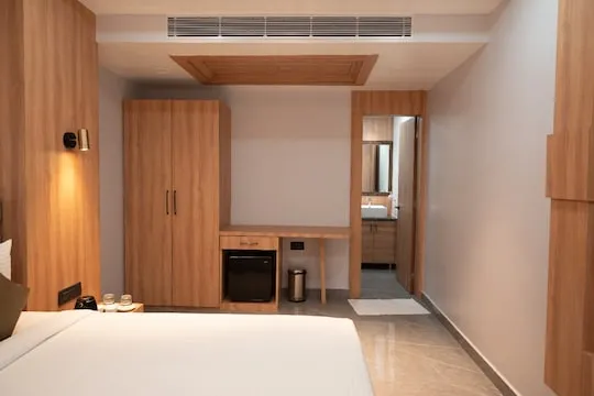 Luxury Suite Layout #24
